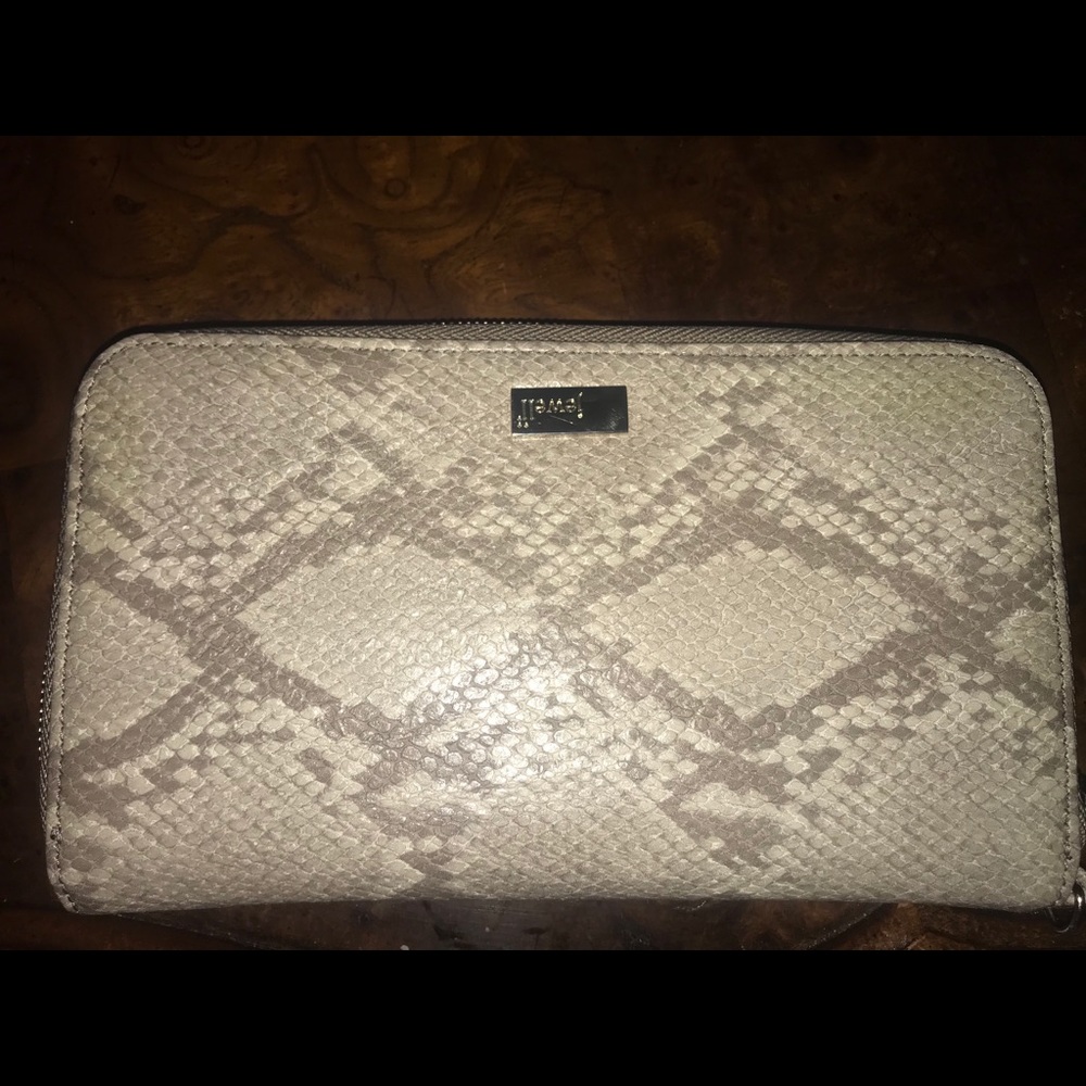 Thirty one all about the benjamins wallet